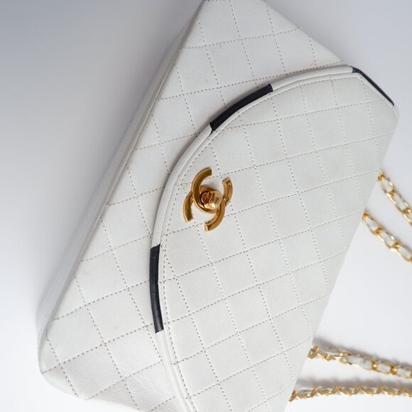 Authentic Preowned Vintage Chanel White Single Flap Bag - GHW - Picture 3 of 16